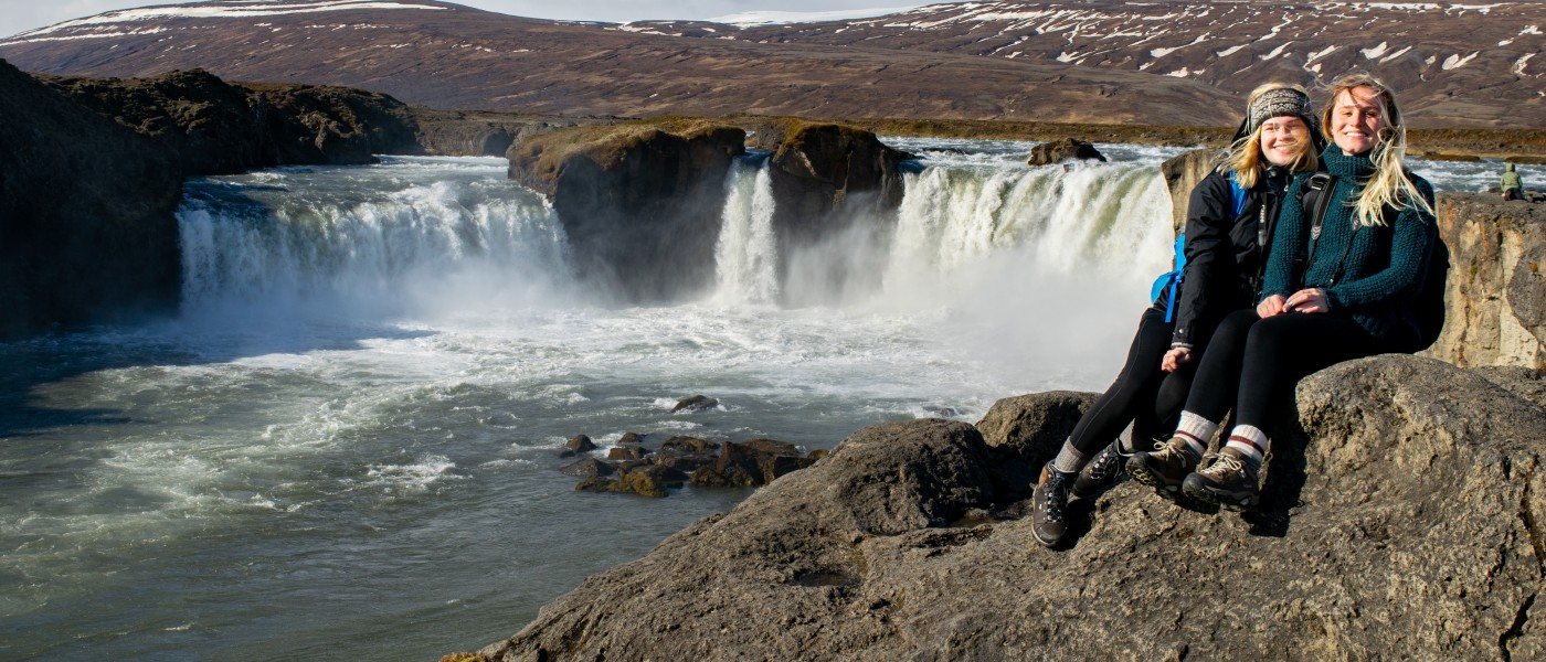 49ͼStudents at Waterfall in Iceland